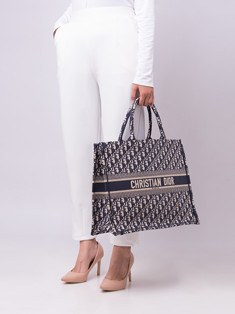 cardi crocodile embossed leather pump