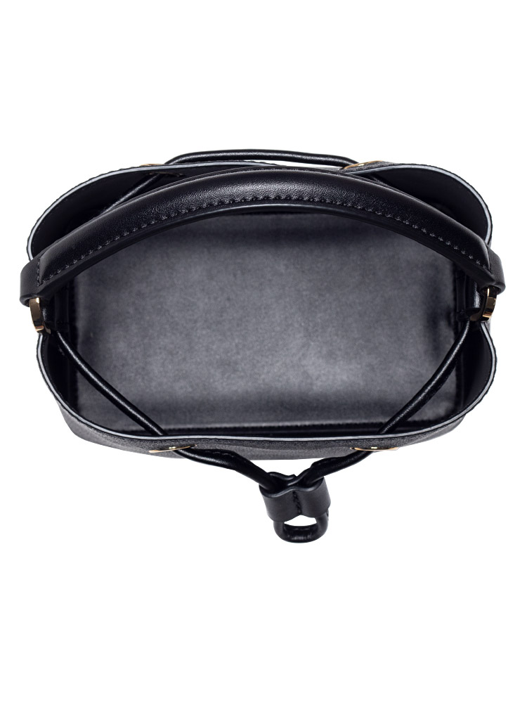 Michael kors on sale black bucket bag
