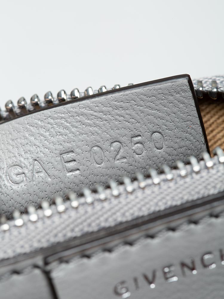 Antigona baby leather purse sales