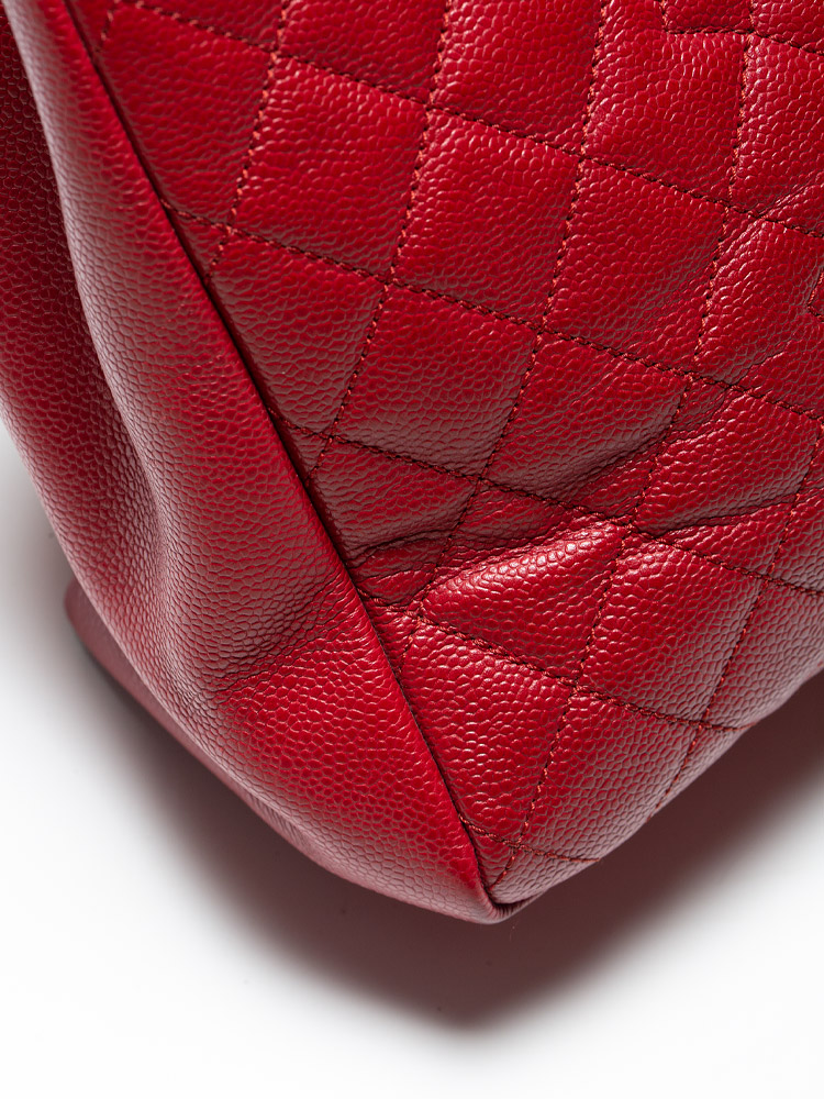 Chanel gst red caviar store