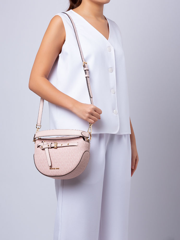 Michael kors quilted deals half moon crossbody