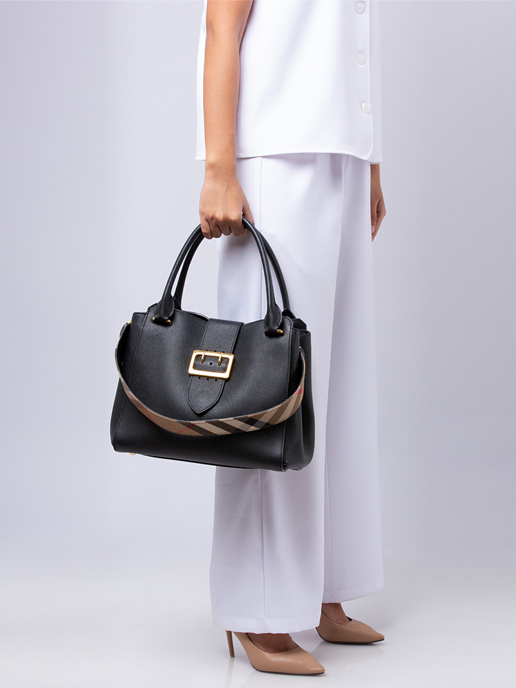 Burberry soft grain medium cheap buckle tote
