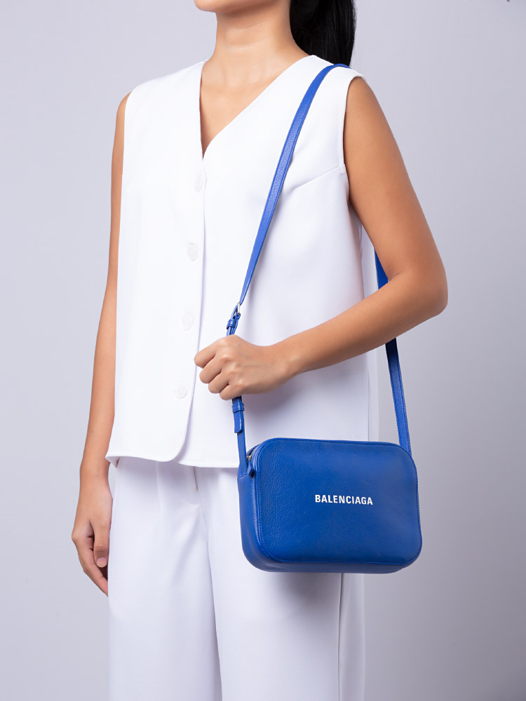 Balenciaga everyday camera bag xs sale