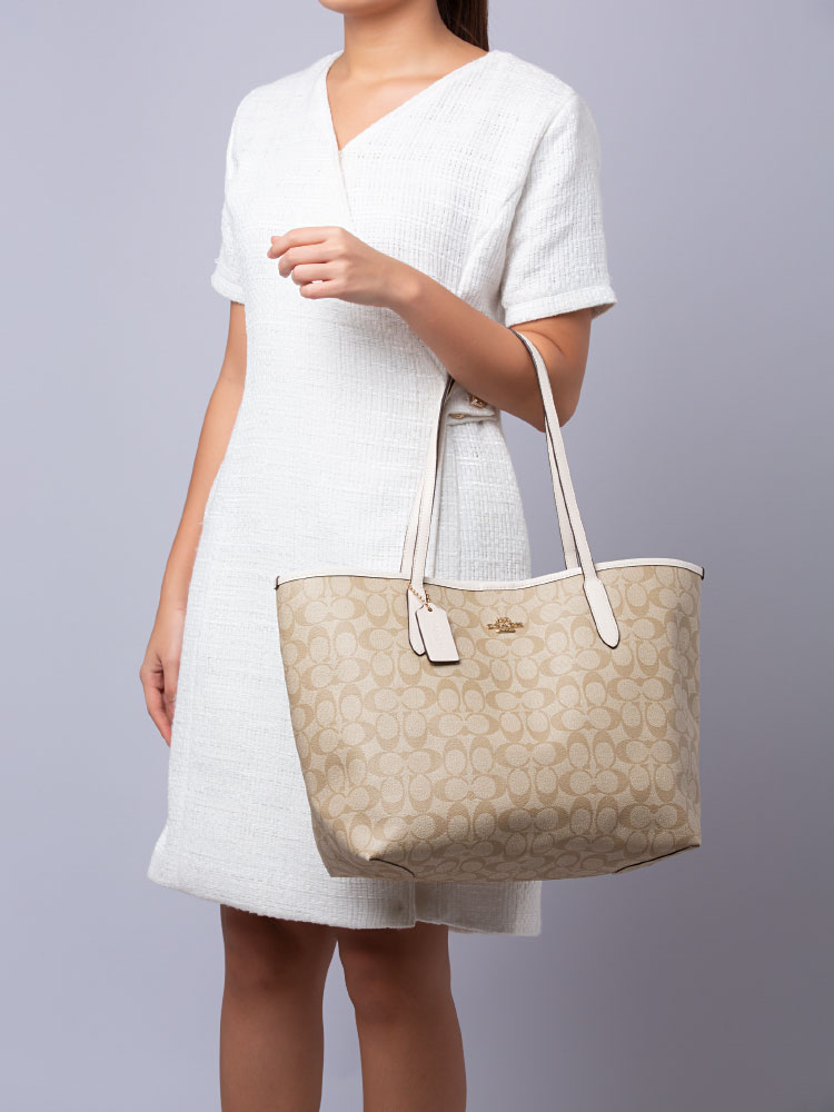 Coach city zip tote white 2025