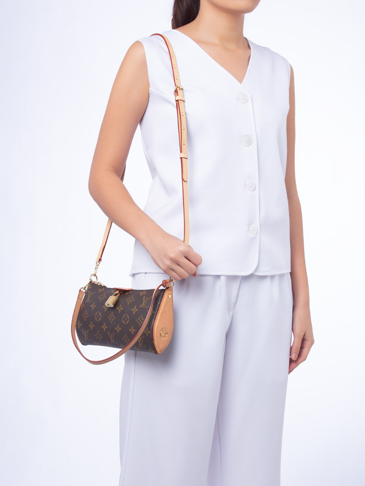 Louis Vuitton Monogram Pochette Tirette 