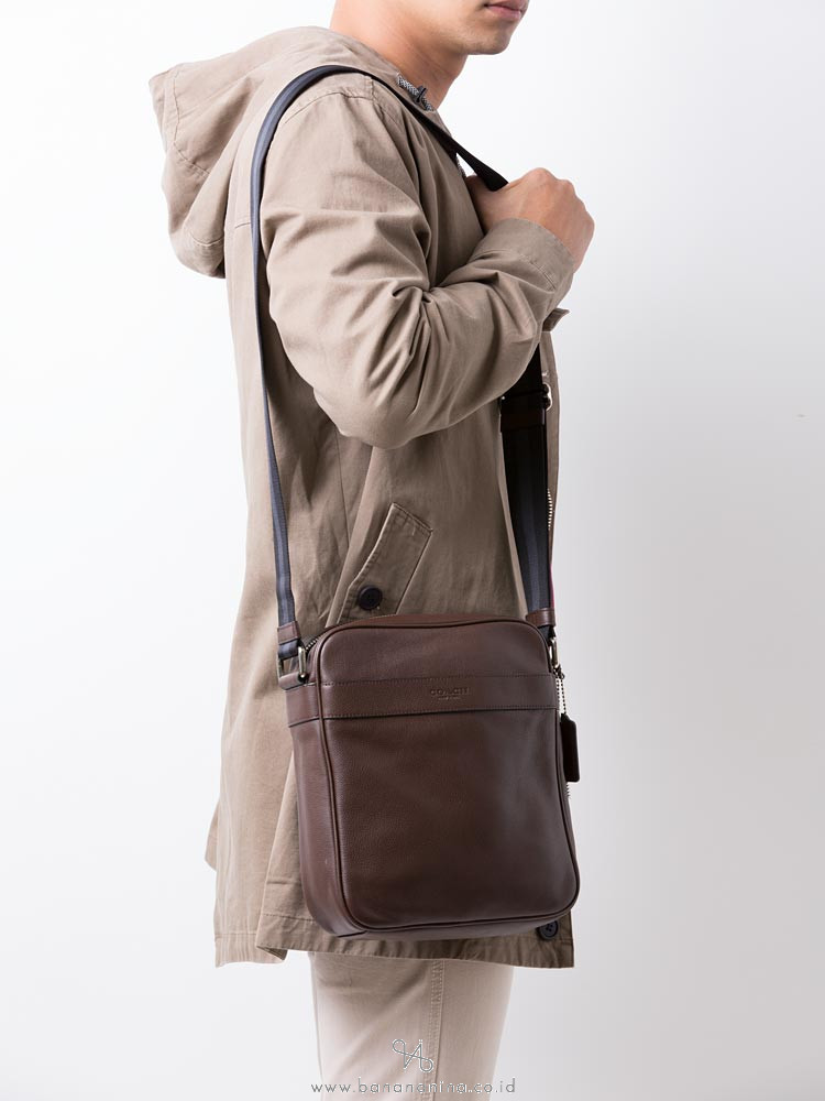 COACH Men 54782 Flight Smooth Leather Messenger Mahogany