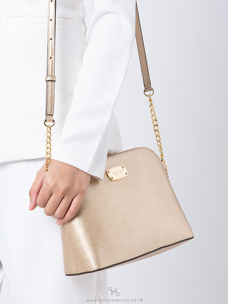 MICHAEL KORS Cindy Large Dome Crossbody Pale Gold