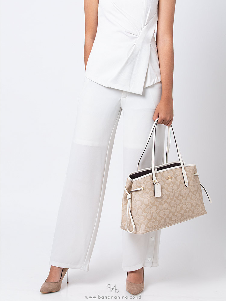Coach signature drawstring best sale carryall shoulder bag
