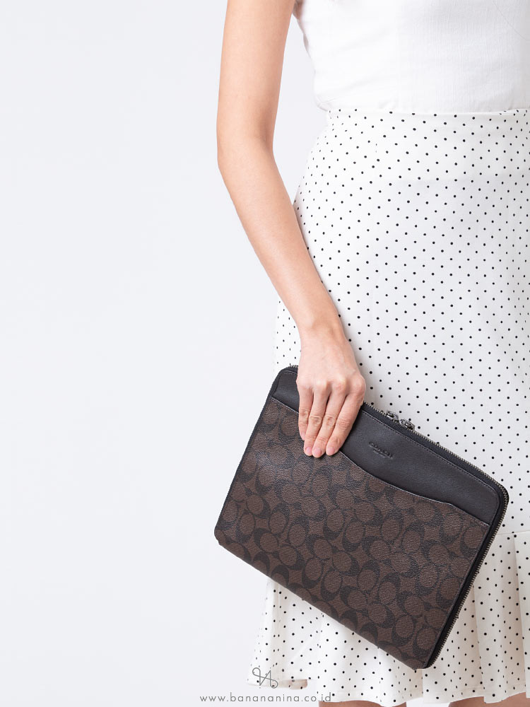 COACH 64562 Signature iPad Sleeve Mahogany Brown