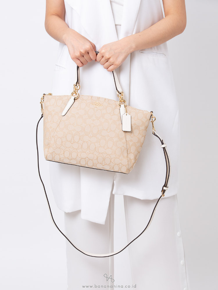 COACH 27582 Outline Signature Small Kelsey Light Khaki Chalk