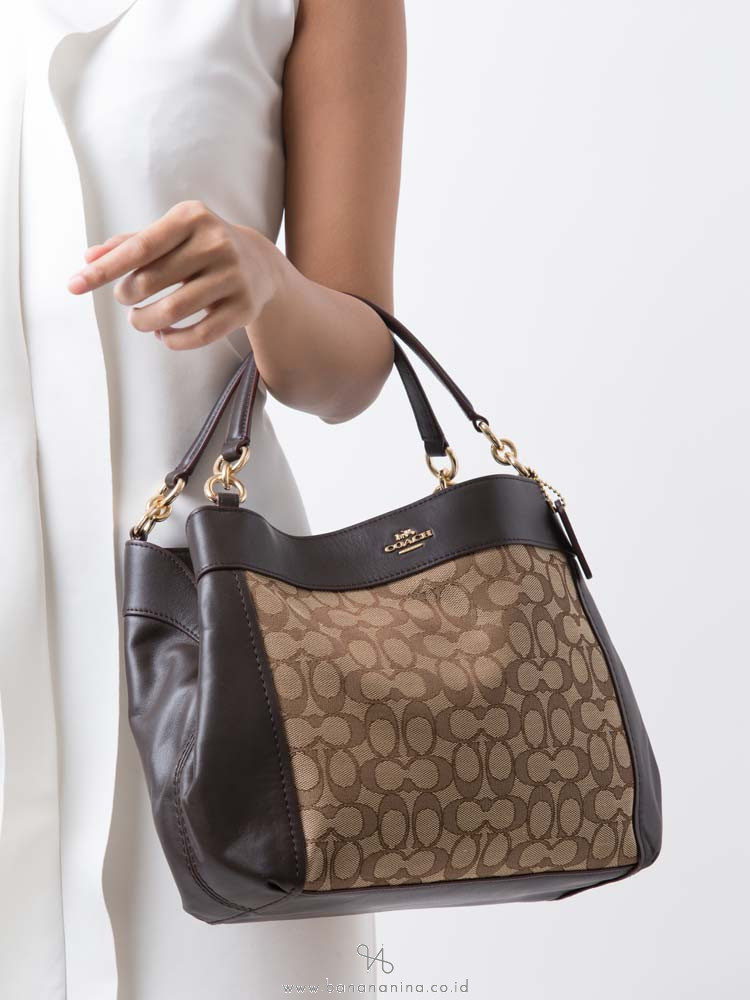 COACH 29548 Outline Signature Small Lexy Shoulder Bag Khaki Brown