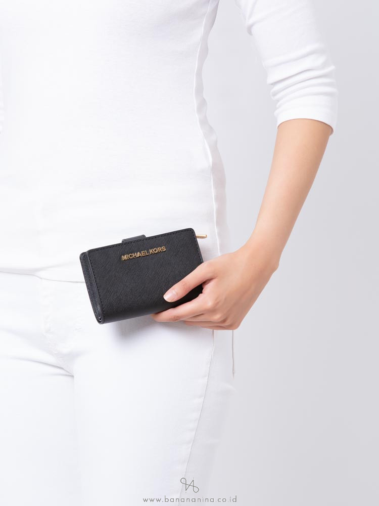 michael kors black wallet jet set