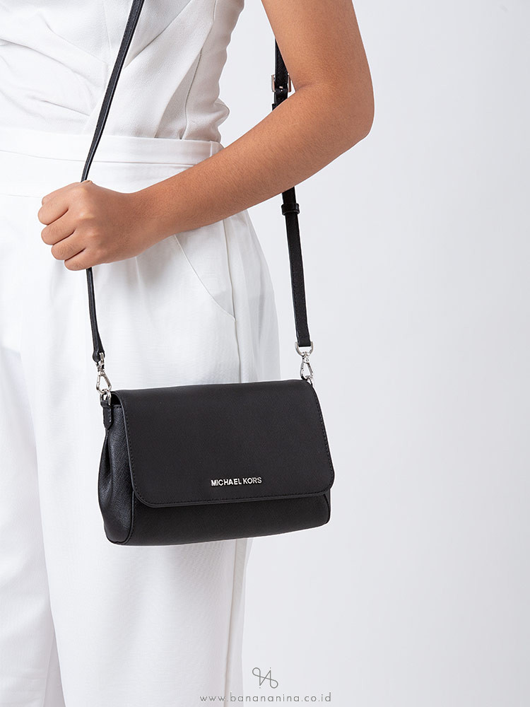 michael kors pouchette crossbody