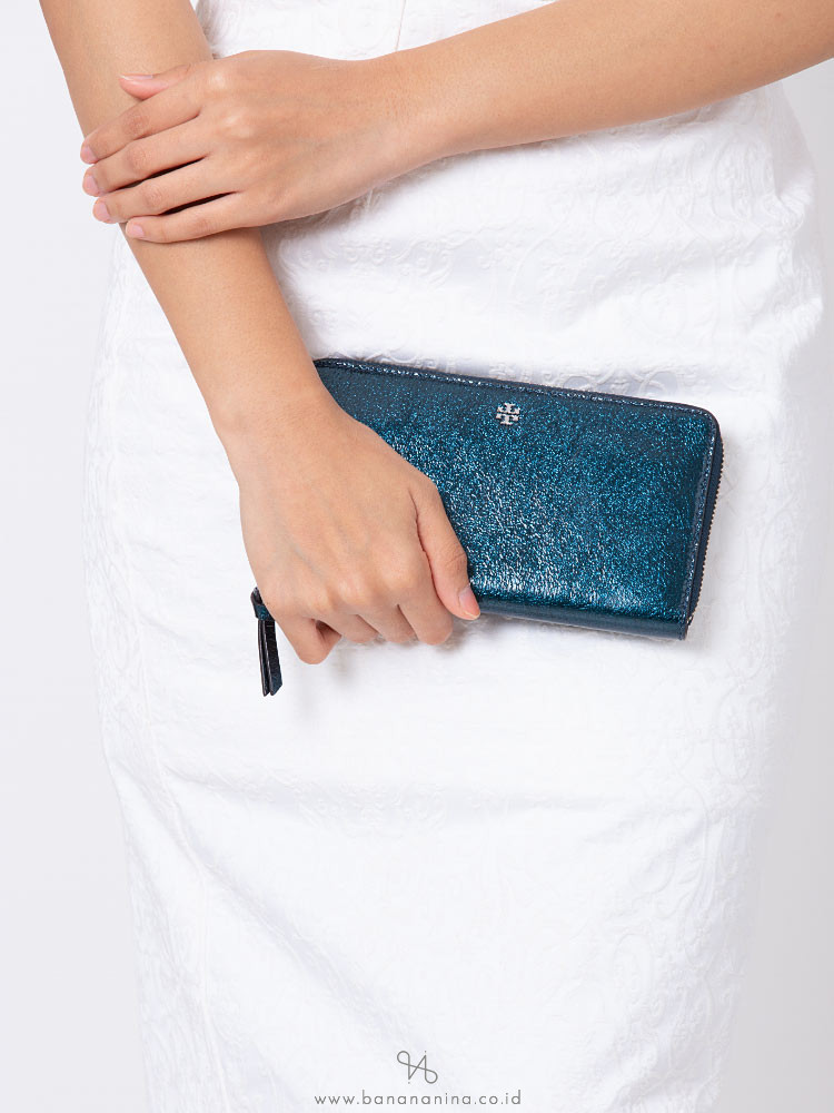 TORY BURCH Crinkle Metallic Leather Zip Wallet True Navy