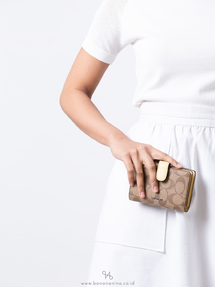 COACH 23553 Signature Medium Wallet Khaki Vanilla
