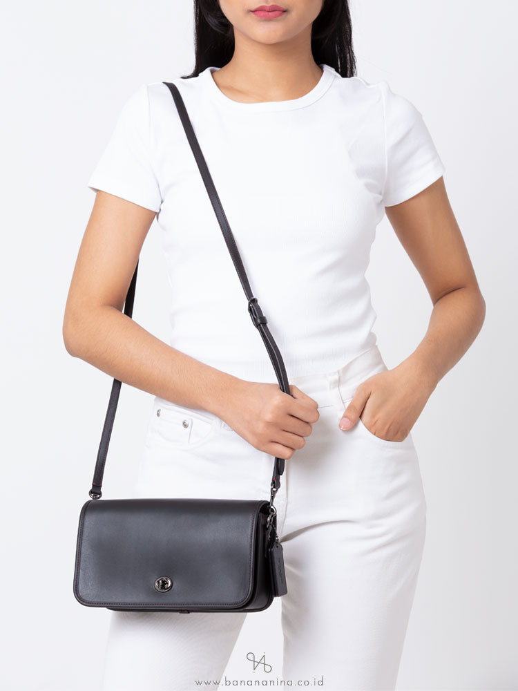 COACH 57325 Glovetanned Turnlock Crossbody Black