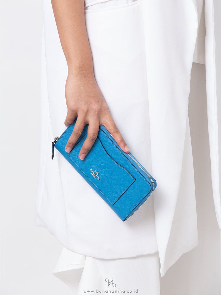COACH 54007 Crossgrain Leather Zip Wallet Bright Blue