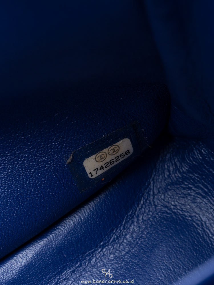 CHANEL Patent Leather Maxi Classic Double Flap Blue