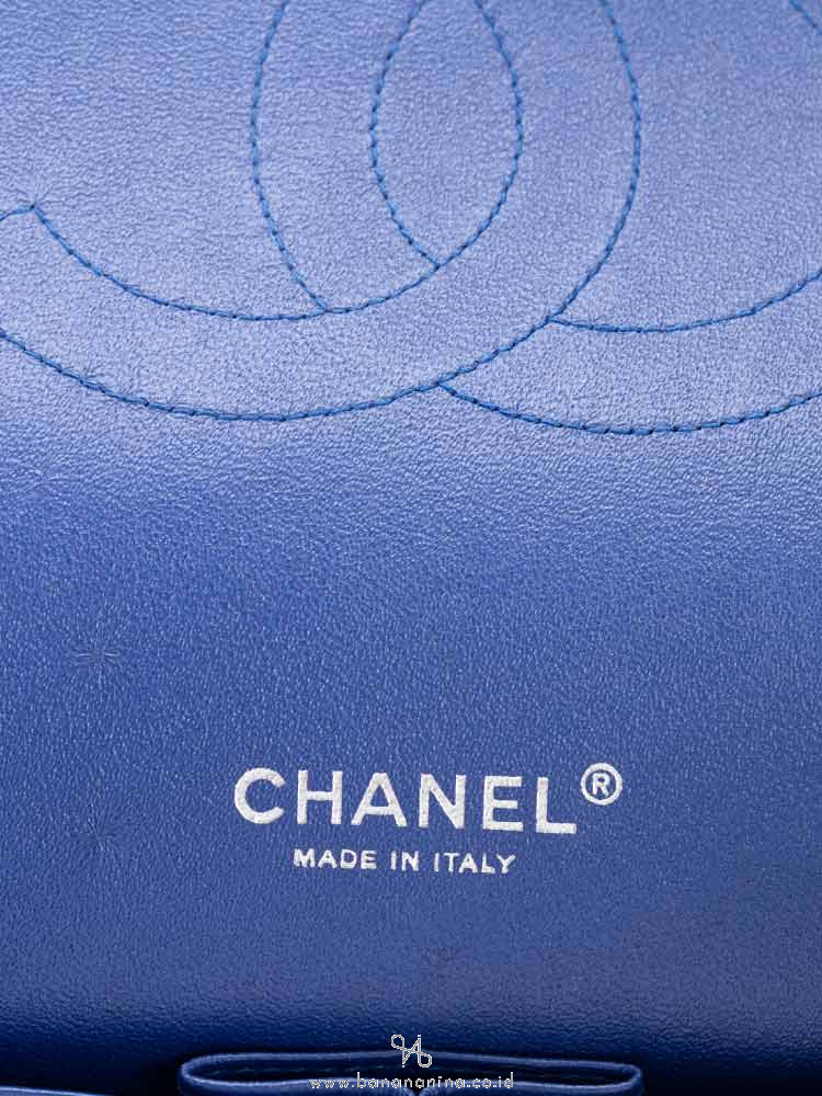 CHANEL Patent Leather Maxi Classic Double Flap Blue