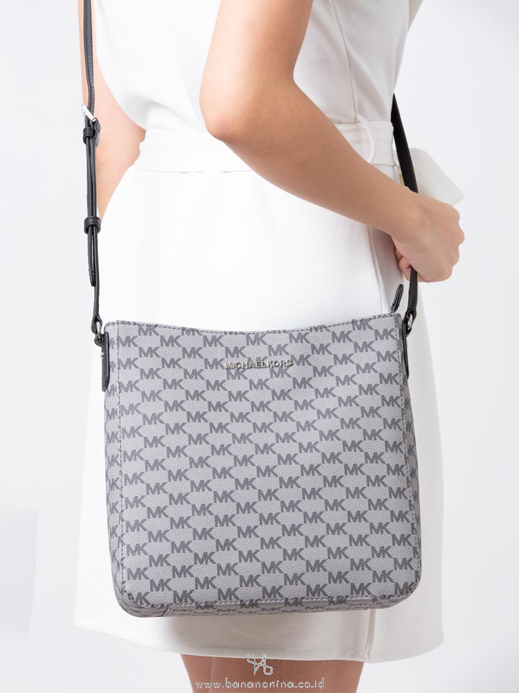 MICHAEL KORS Jet Set Monogram Travel Large Messenger Black