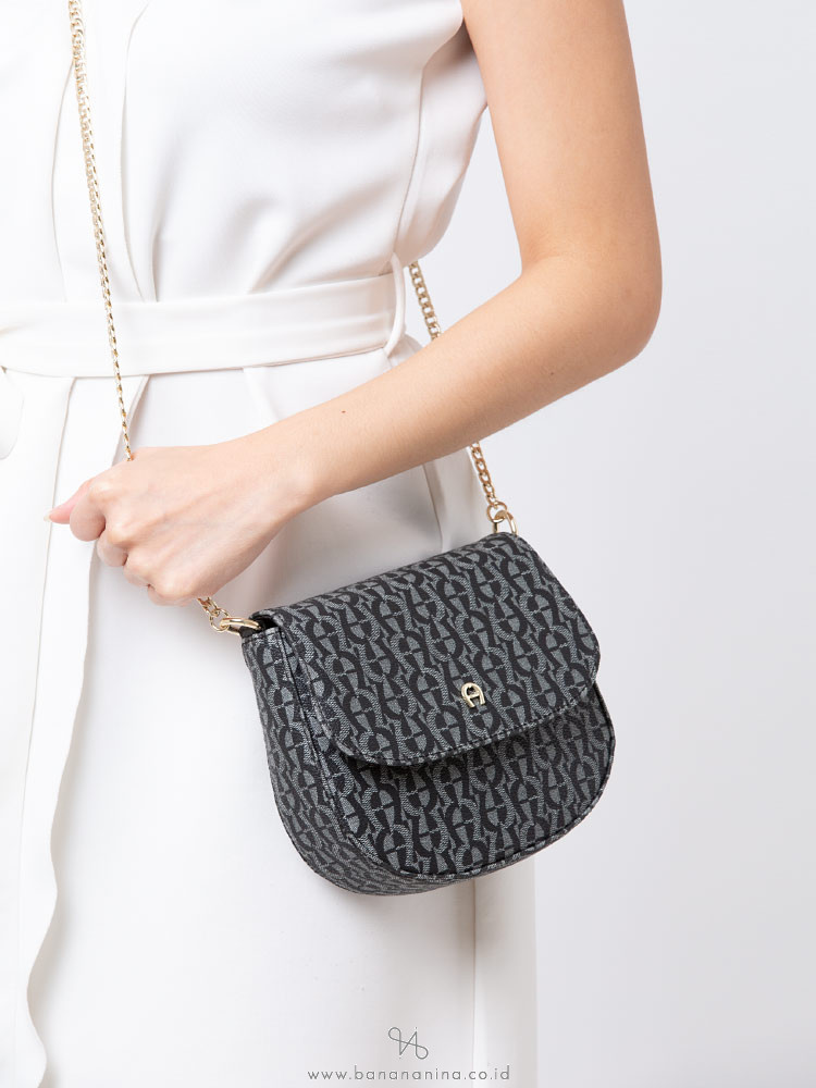 AIGNER Zoe Signature Chain Crossbody Black