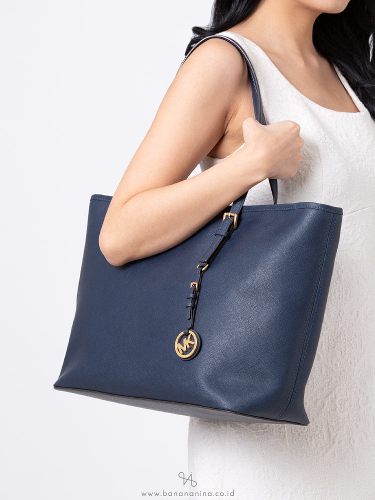 MK jet set navy