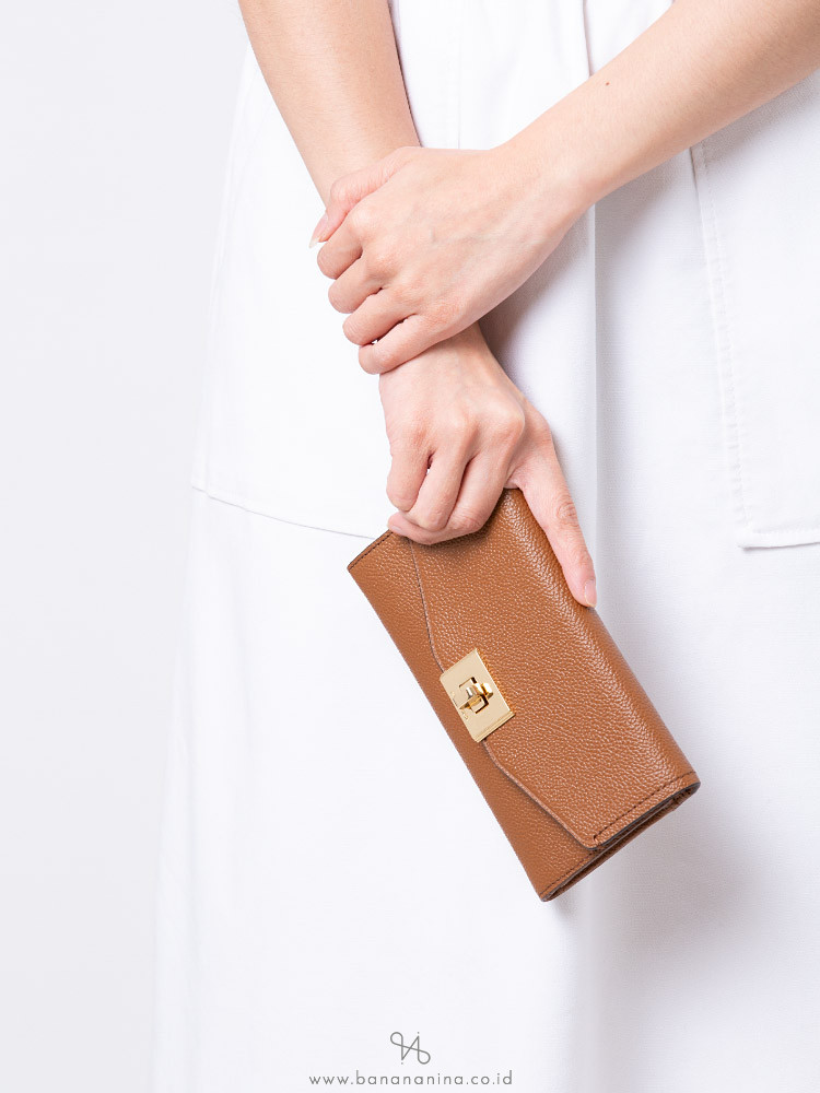 MICHAEL KORS Cassie Large Leather Trifold Wallet Luggage