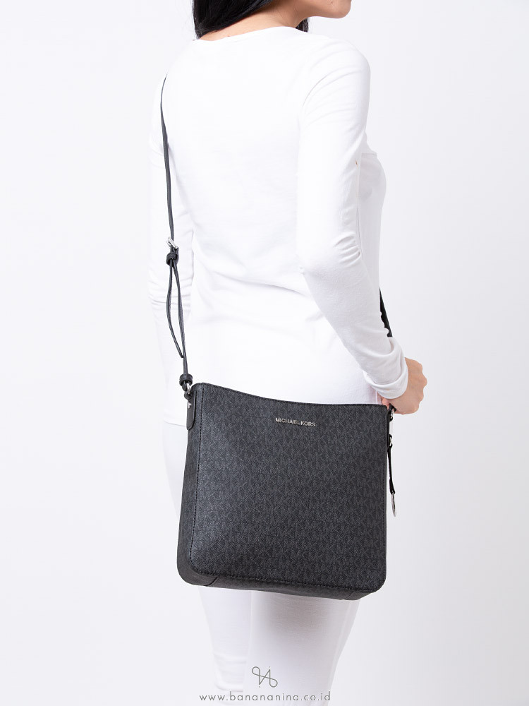 MICHAEL KORS Jet Set Monogram Large Messenger Black Multi
