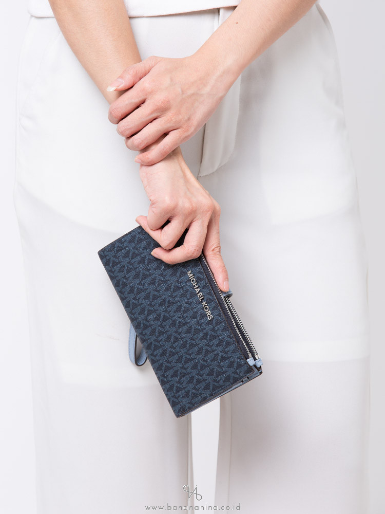 MICHAEL KORS Jet Set Monogram Double Zip Wristlet Admiral Pale Blue