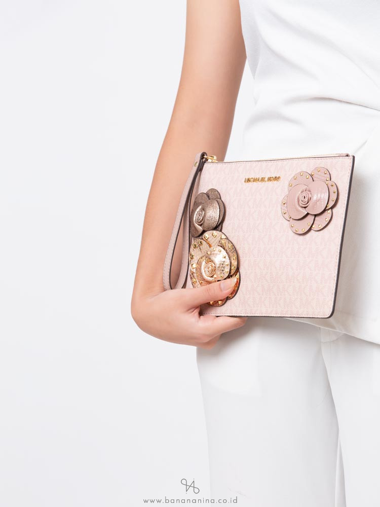 MICHAEL KORS Jet Set Signature Flower XL Zip Clutch Ballet