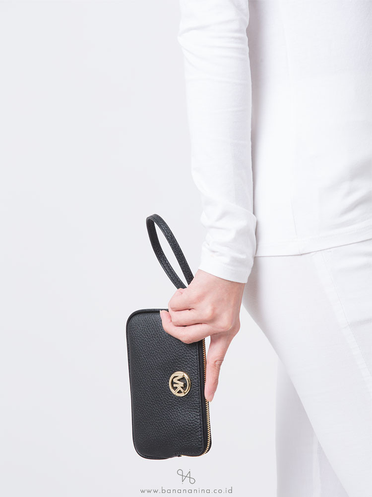 MICHAEL KORS Fulton Leather Medium Wristlet Black