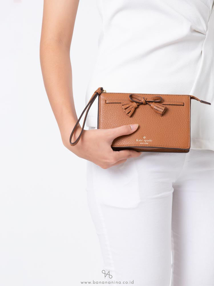 KATE SPADE Hayes Wristlet Warm Gingerbread Red