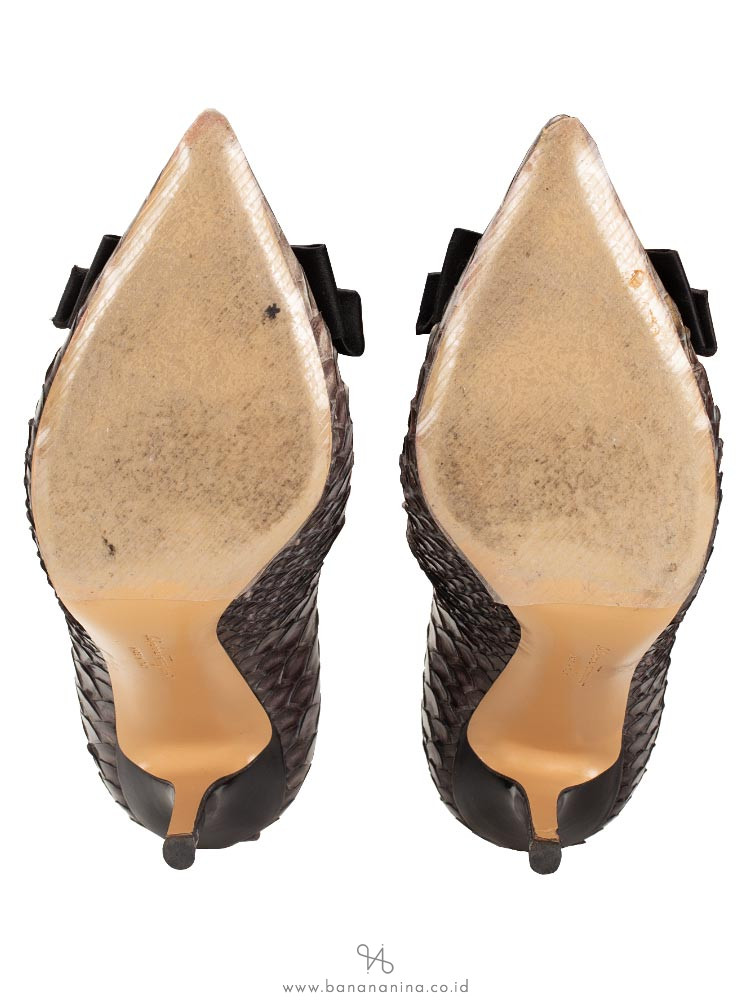 SALVATORE FERRAGAMO Runa Phyton Pump Charcoal Sz 6.5