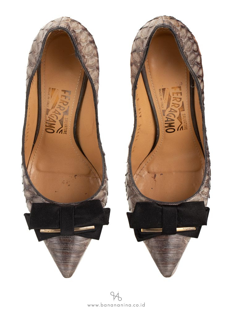 SALVATORE FERRAGAMO Runa Phyton Pump Charcoal Sz 6.5