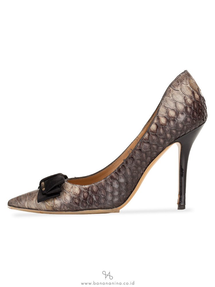 SALVATORE FERRAGAMO Runa Phyton Pump Charcoal Sz 6.5