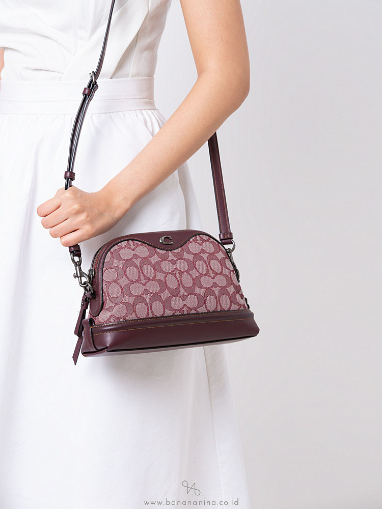 COACH 38113 Signature Ivie Crossbody Raspberry