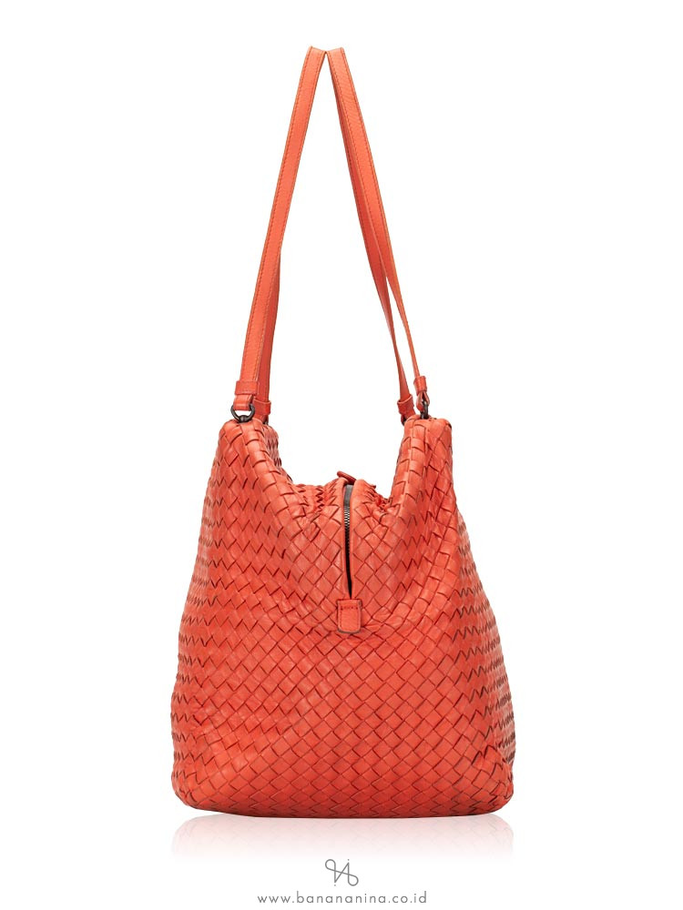 BOTTEGA VENETA Intrecciato Nappa Cube Bag Coral