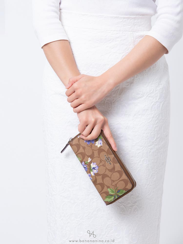 COACH 73345 Signature Lily Print Zip Wallet Khaki Purple Multi