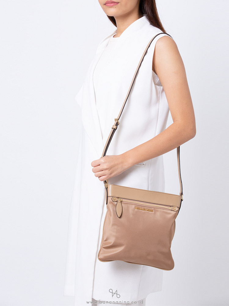 MICHAEL KORS Connie Nylon Large NS Crossbody Dark Khaki