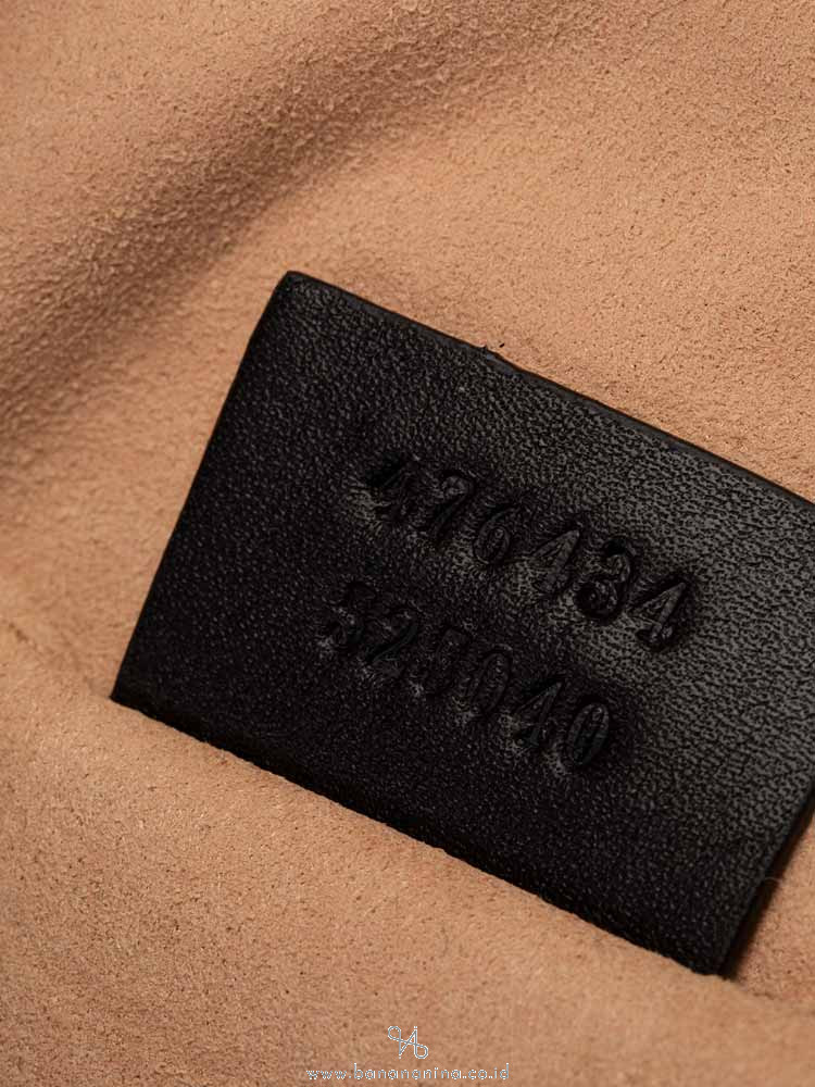 GUCCI GG Marmont Matelasse Belt Bag Black