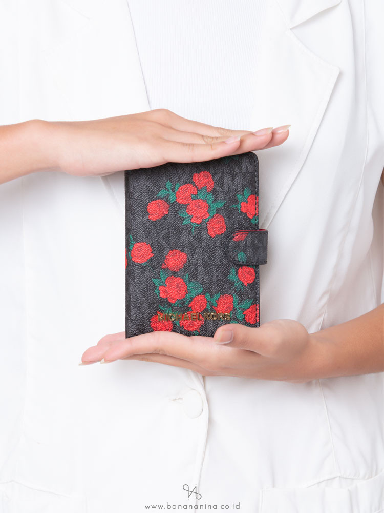 MICHAEL KORS Jet Set Travel Signature Passport Case Black Red Floral