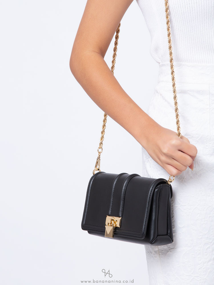 mk chain crossbody