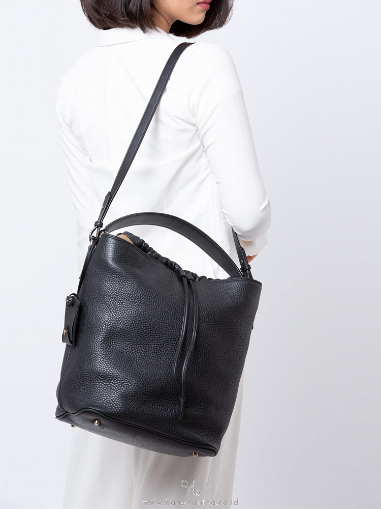 BURBERRY Grainy Leather Medium Susanna Hobo Black