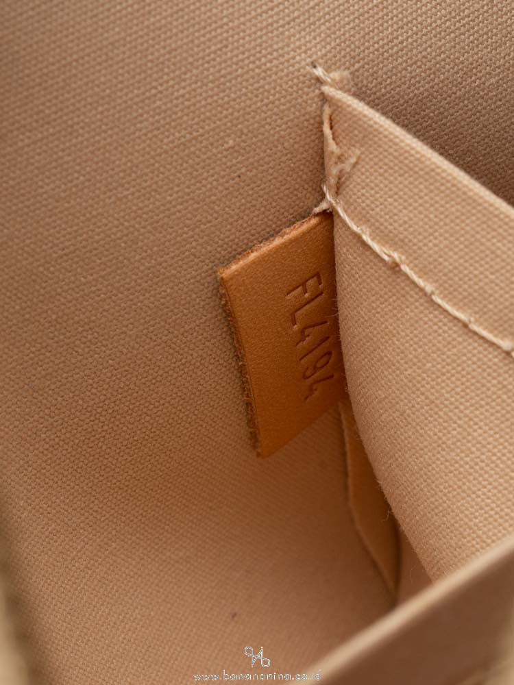 LOUIS VUITTON Monogram Vernis Alma BB Dune