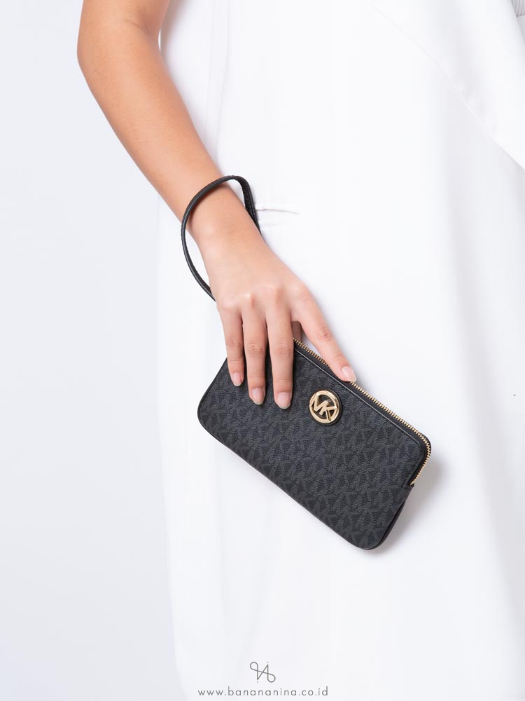 MICHAEL KORS Fulton Signature Large Wristlet Black Gold