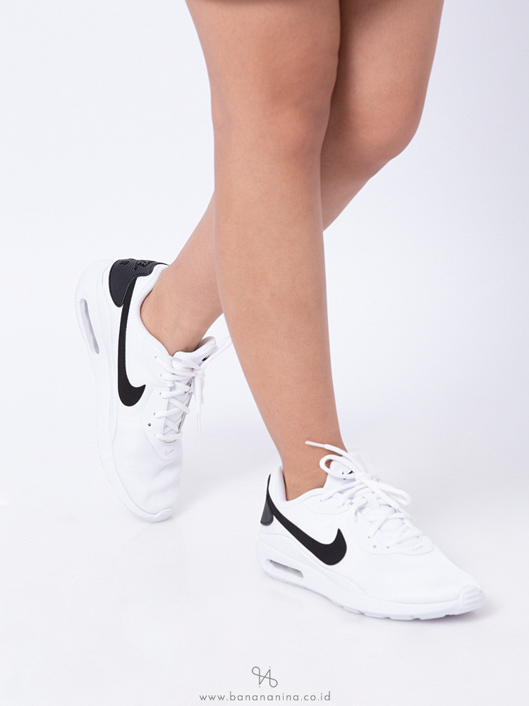 NIKE Air Max Oketo Sneaker White Black Sz 8