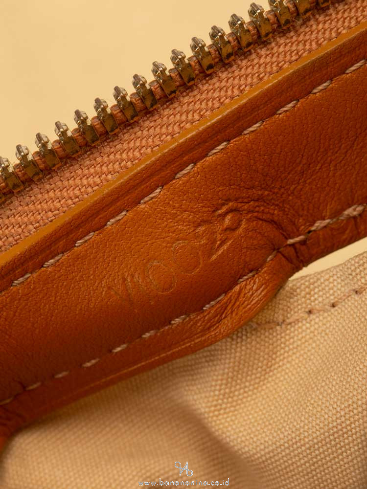 LOUIS VUITTON Mini Lin Josephine PM Beige