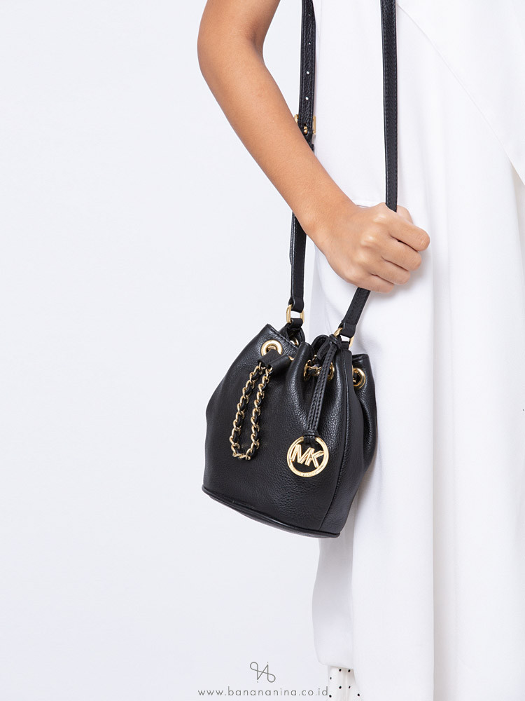 michael kors frankie drawstring bag