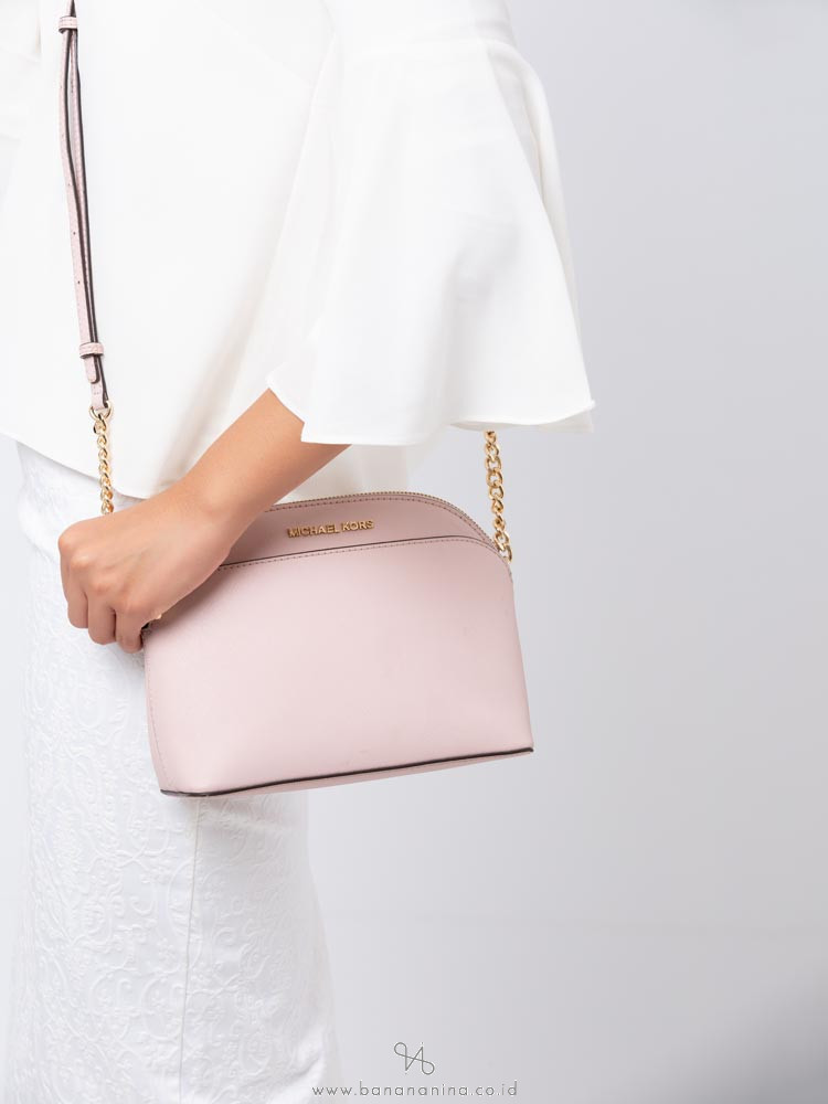 michael kors emmy medium crossbody in saffiano leather