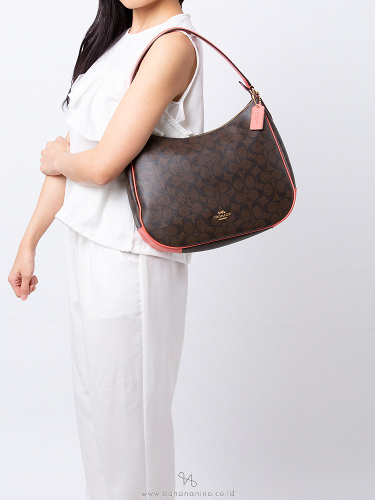coach signature zip shoulder bag